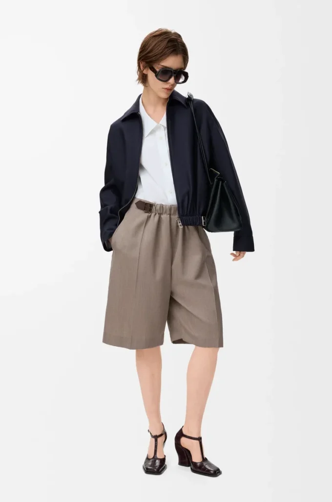 Giacca con cintura in lana e seta blu navy