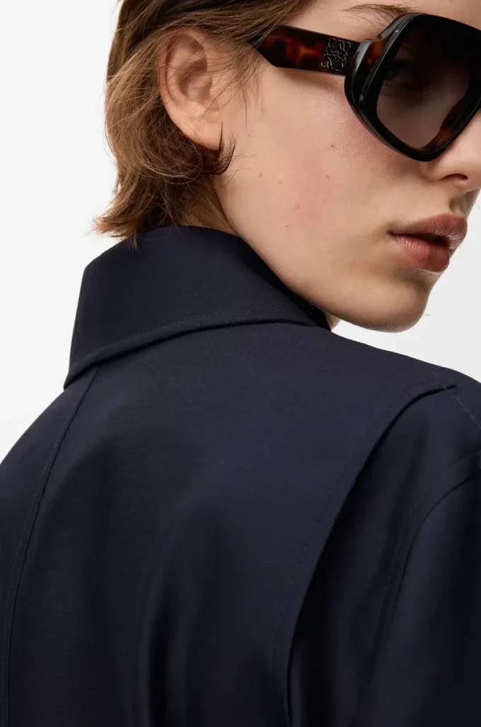 Giacca con cintura in lana e seta blu navy
