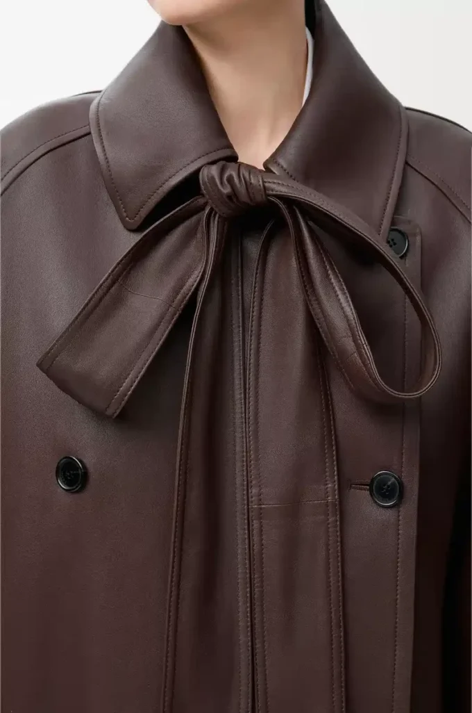 Giacca con fiocco in pelle di agnello nappa color cioccolato fondente