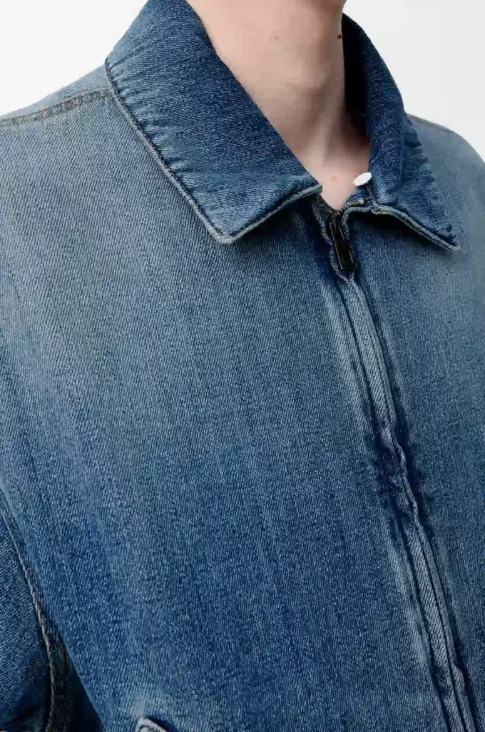 Giacca con zip in denim blu Giacca con zip in denim blu