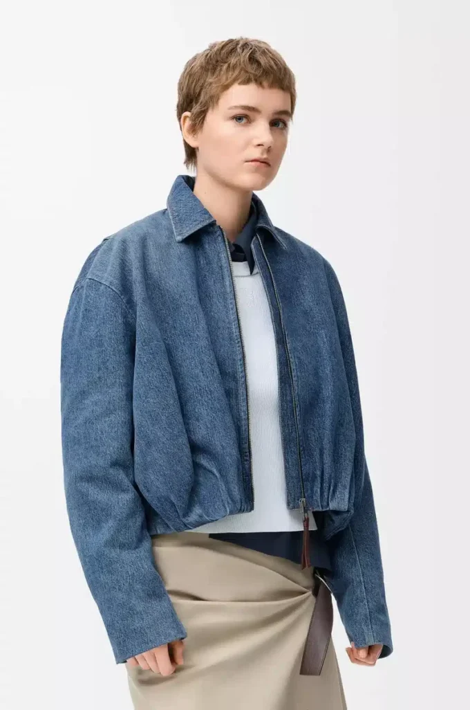 Giacca drappeggiata in denim blu indaco