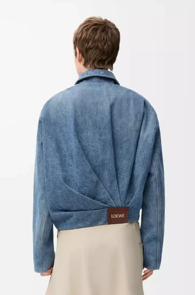 Giacca drappeggiata in denim blu indaco