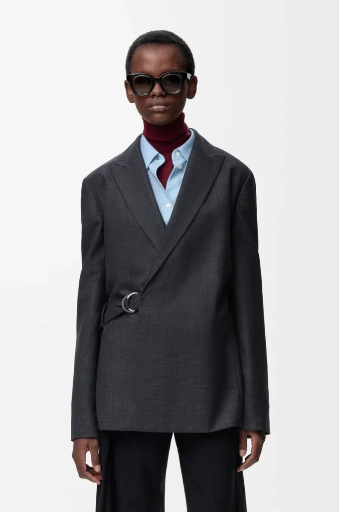 Giacca drappeggiata in lana grigio scuro Giacca drappeggiata in lana grigio scuro