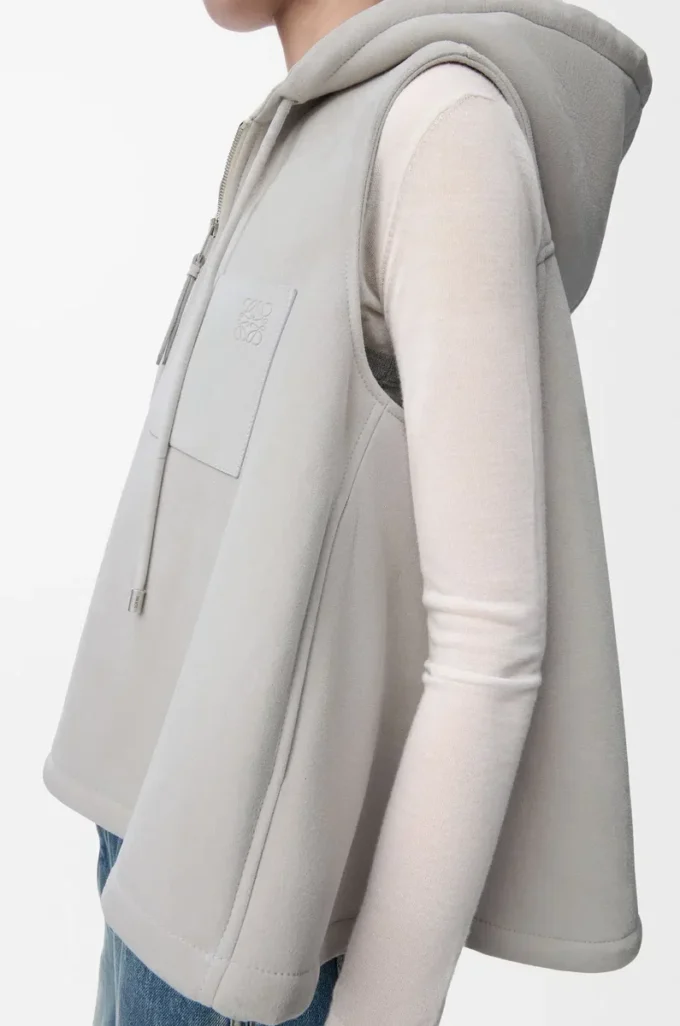 Gilet con cappuccio in shearling grigio melange chiaro