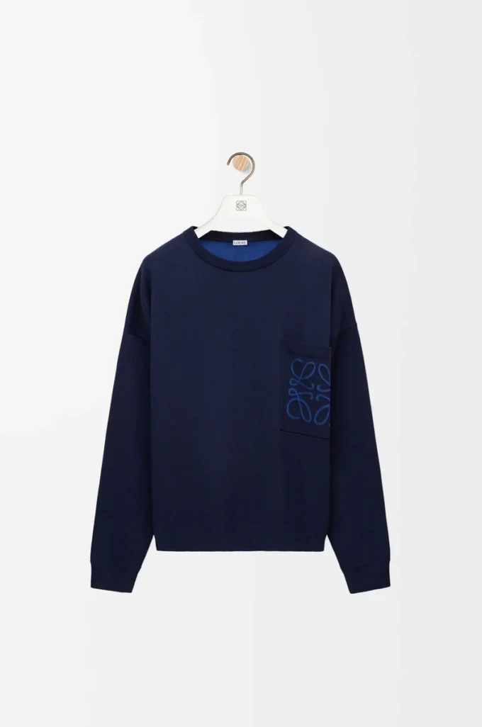 Maglione con tasca Anagram in misto cotone blu navy