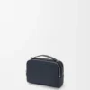 Mini borsa a tracolla per fotocamera in morbida pelle di vitello martellata Deep Navy Mini borsa a tracolla per fotocamera in morbida pelle di vitello martellata Deep Navy
