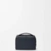 Mini borsa a tracolla per fotocamera in morbida pelle di vitello martellata Deep Navy Mini borsa a tracolla per fotocamera in morbida pelle di vitello martellata Deep Navy