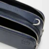 Mini borsa a tracolla per fotocamera in morbida pelle di vitello martellata Deep Navy Mini borsa a tracolla per fotocamera in morbida pelle di vitello martellata Deep Navy