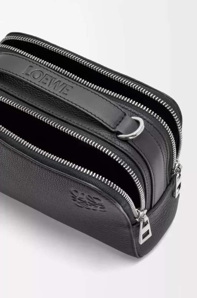 Mini borsa a tracolla per fotocamera in morbida pelle di vitello martellata Nero