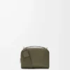 Mini borsa a tracolla per fotocamera in morbida pelle di vitello martellata verde kaki Mini borsa a tracolla per fotocamera in morbida pelle di vitello martellata verde kaki