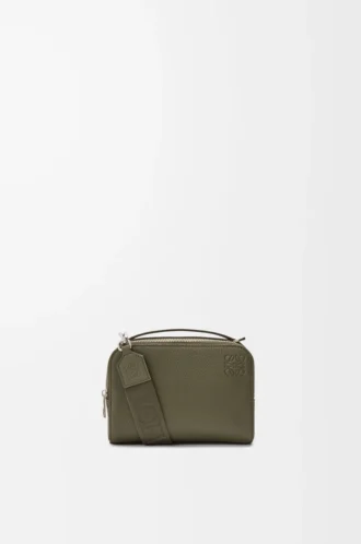 Mini borsa a tracolla per fotocamera in morbida pelle di vitello martellata verde kaki