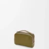 Mini borsa a tracolla per fotocamera in morbida pelle di vitello martellata verde oliva Mini borsa a tracolla per fotocamera in morbida pelle di vitello martellata verde oliva