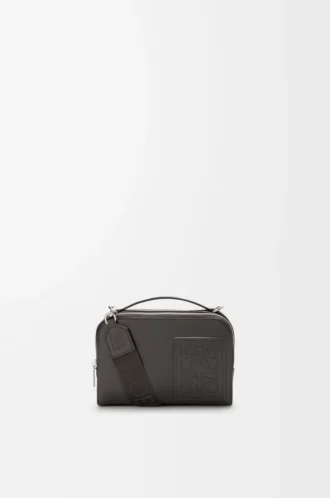 Mini borsa a tracolla per fotocamera in pelle di vitello satinata grigio scuro