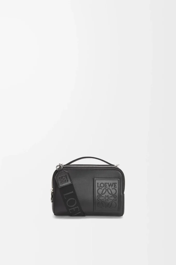 Mini borsa a tracolla per fotocamera in pelle di vitello satinata nera Mini borsa a tracolla per fotocamera in pelle di vitello satinata nera