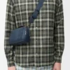 Mini borsa a tracolla per fotocamera in pelle di vitello satinata tinta indaco
