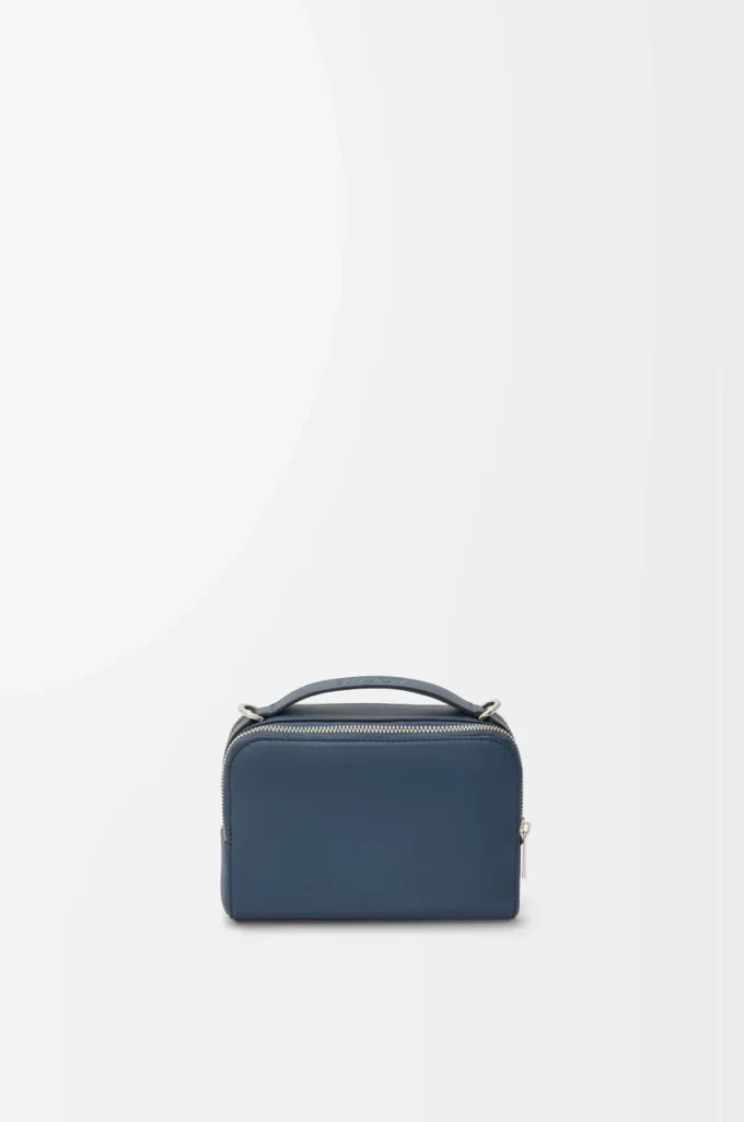 Mini borsa a tracolla per fotocamera in pelle di vitello satinata tinta indaco