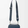 Mini borsa a tracolla per fotocamera in pelle di vitello satinata tinta indaco