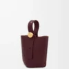 Mini Pebble a secchiello in morbida pelle di vitello Dark Burgundy