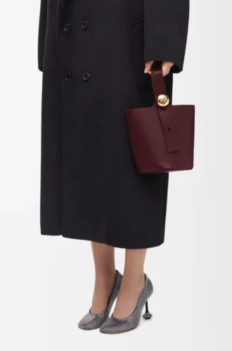 Mini Pebble a secchiello in morbida pelle di vitello Dark Burgundy
