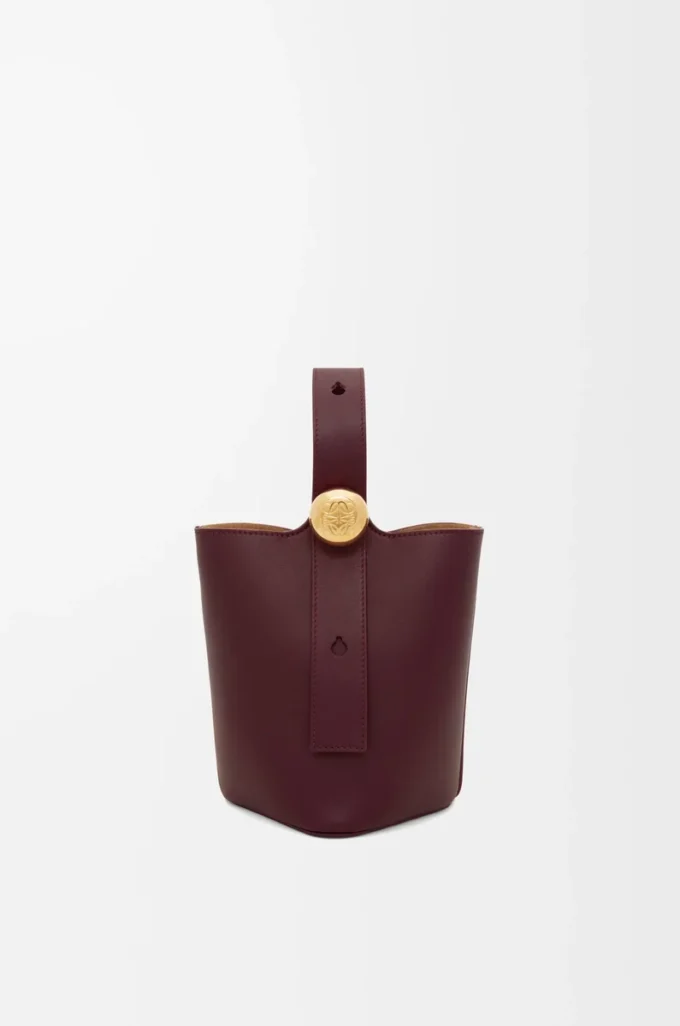 Mini Pebble a secchiello in morbida pelle di vitello Dark Burgundy