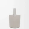 Mini Pebble a secchiello in morbida pelle di vitello Shell Grey Mini Pebble a secchiello in morbida pelle di vitello Shell Grey