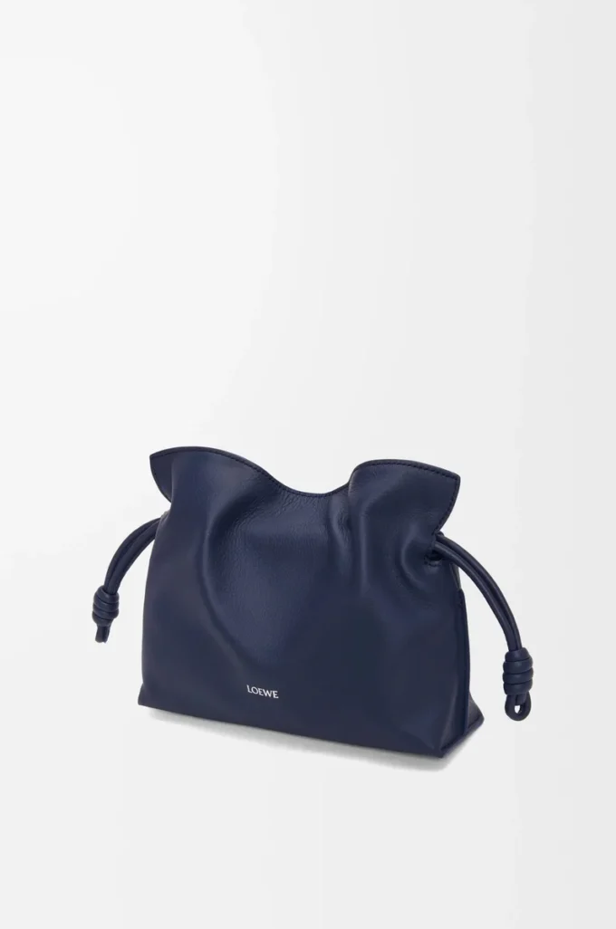 Mini pochette Flamenco in pelle di vitello nappa blu abisso Mini pochette Flamenco in pelle di vitello nappa blu abisso
