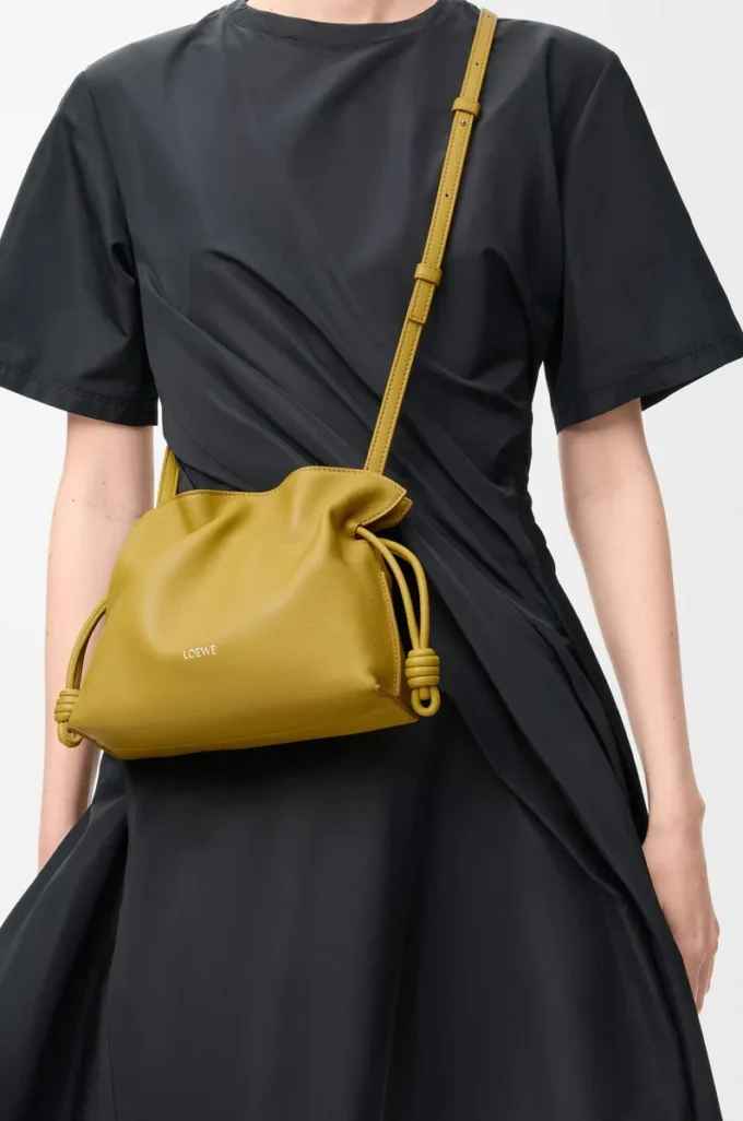 Mini pochette Flamenco in pelle di vitello nappa Ginger