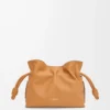 Mini pochette Flamenco in pelle di vitello nappa Warm Desert Mini pochette Flamenco in pelle di vitello nappa Warm Desert