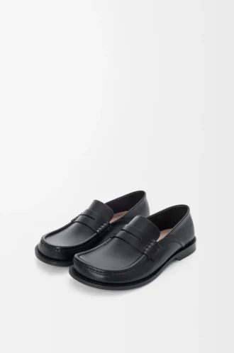 Mocassino con linguetta posteriore Campo in pelle di vitello cerata Nero