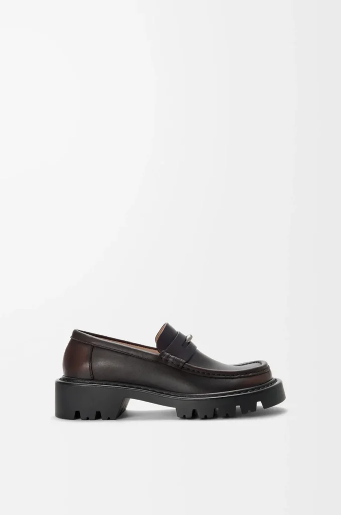 Mocassino Sierra in pelle di vitello spazzolata marrone scuro Mocassino Sierra in pelle di vitello spazzolata marrone scuro