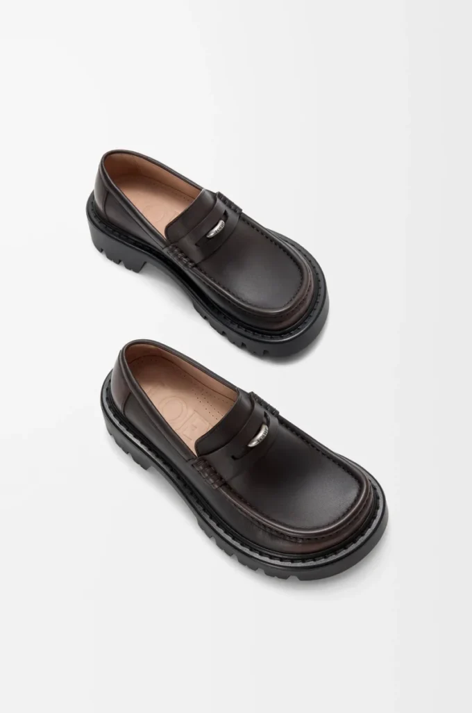 Mocassino Sierra in pelle di vitello spazzolata marrone scuro Mocassino Sierra in pelle di vitello spazzolata marrone scuro
