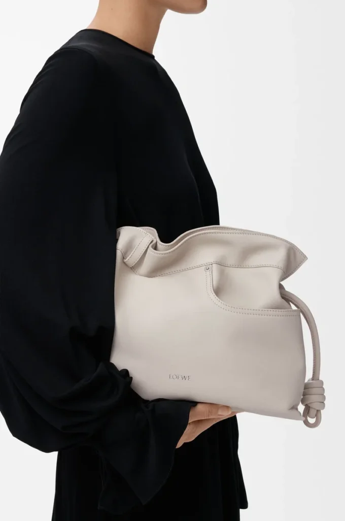 Panta medio Pochette Flamenco in pelle di vitello lucida Light Ghost Panta medio Pochette Flamenco in pelle di vitello lucida Light Ghost