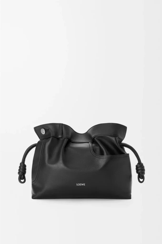Panta medium Pochette Flamenco in pelle di vitello lucida Nero