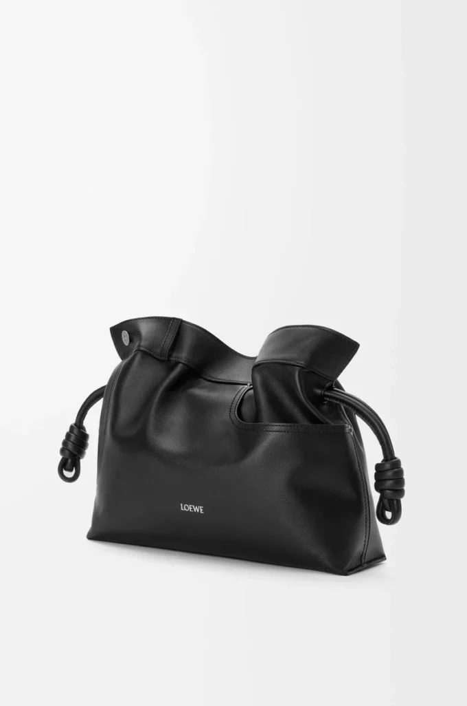 Panta medium Pochette Flamenco in pelle di vitello lucida Nero