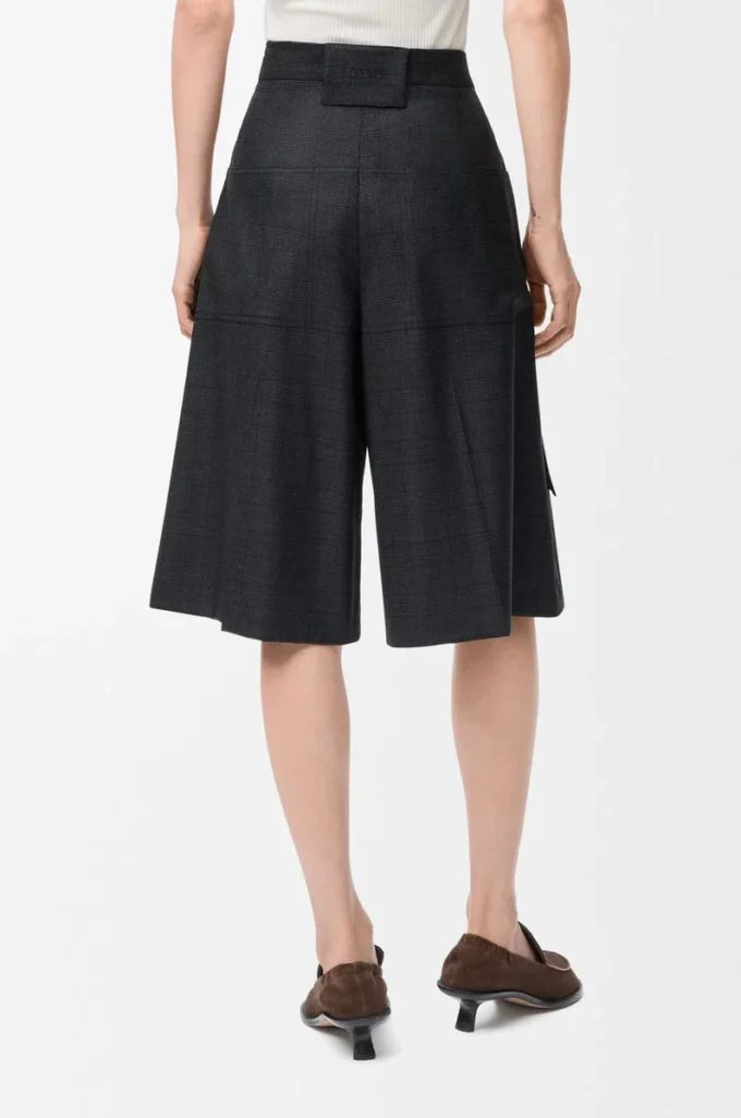 Pantaloncini cargo in lana Grigio scuro Pantaloncini cargo in lana Grigio scuro