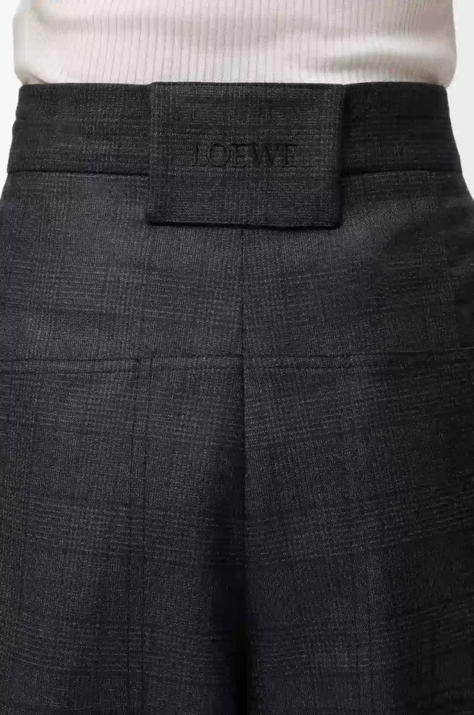 Pantaloncini cargo in lana Grigio scuro Pantaloncini cargo in lana Grigio scuro
