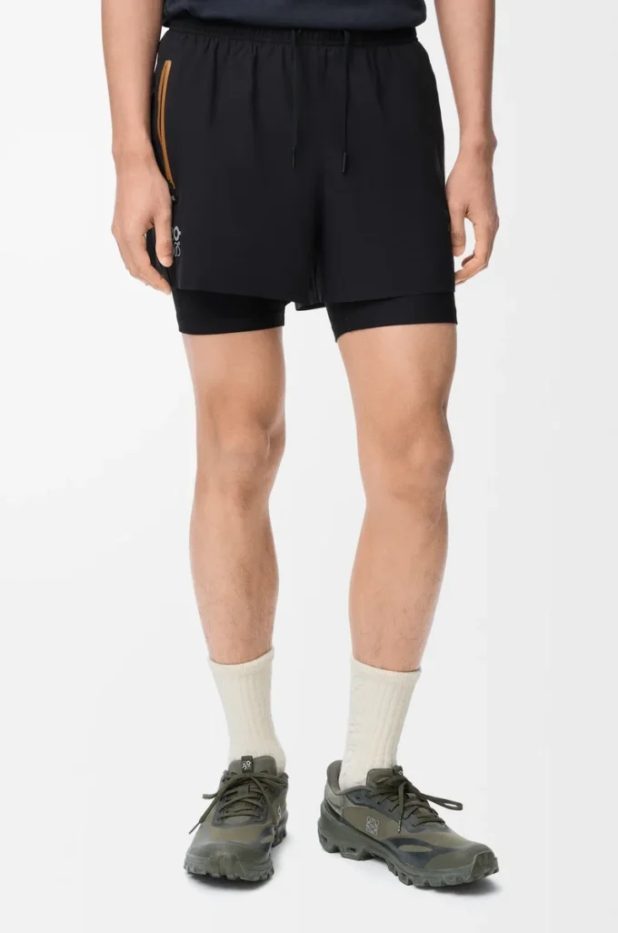 Pantaloncini tecnici in tessuto tecnico nero Pantaloncini tecnici in tessuto tecnico nero