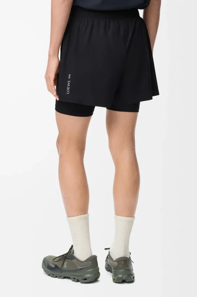 Pantaloncini tecnici in tessuto tecnico nero Pantaloncini tecnici in tessuto tecnico nero