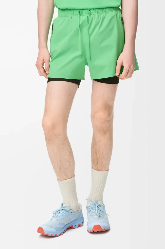 Pantaloncini tecnici in tessuto tecnico verde Pantaloncini tecnici in tessuto tecnico verde