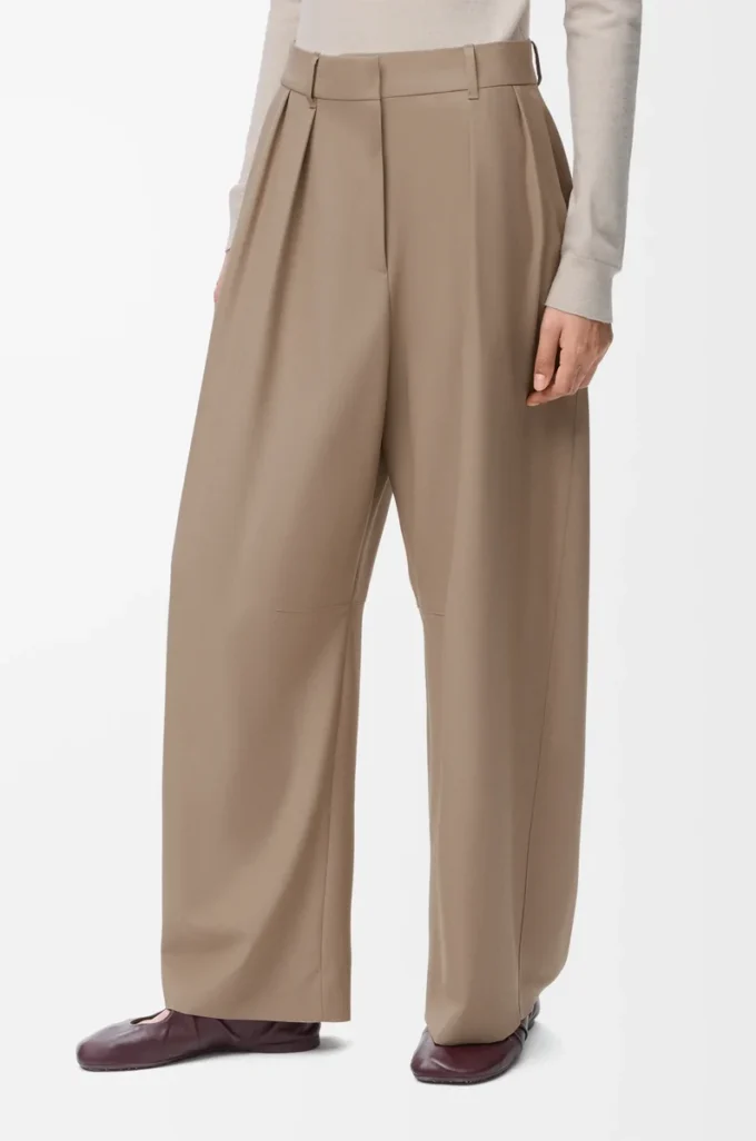 Pantaloni a barilotto in lana color sabbia Pantaloni a barilotto in lana color sabbia