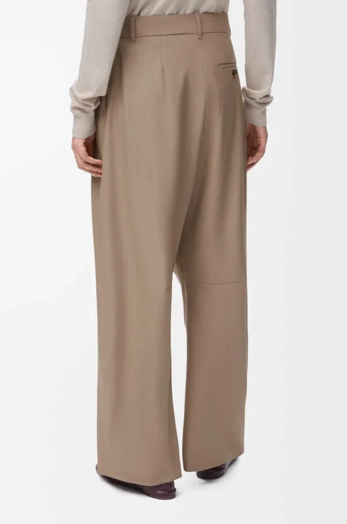Pantaloni a barilotto in lana color sabbia Pantaloni a barilotto in lana color sabbia