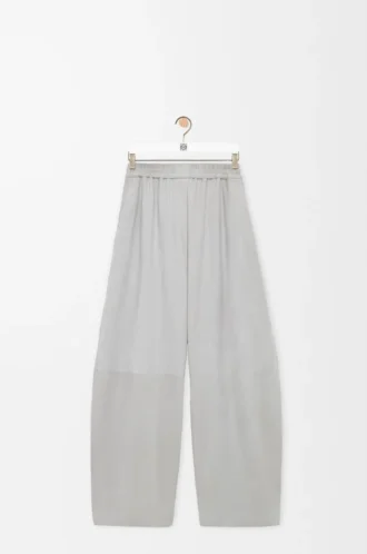 Pantaloni a zampa in pelle scamosciata di capra grigio chiaro