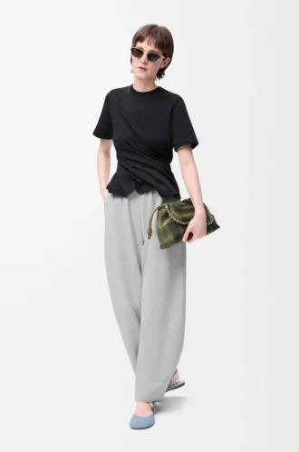 Pantaloni a zampa in pelle scamosciata di capra grigio chiaro