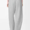 Pantaloni a zampa in pelle scamosciata di capra grigio chiaro Pantaloni a zampa in pelle scamosciata di capra grigio chiaro
