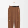 Pantaloni cargo in tessuto tecnico color caramello Pantaloni cargo in tessuto tecnico color caramello