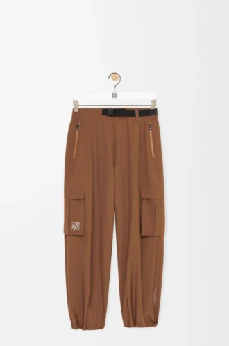 Pantaloni cargo in tessuto tecnico color caramello