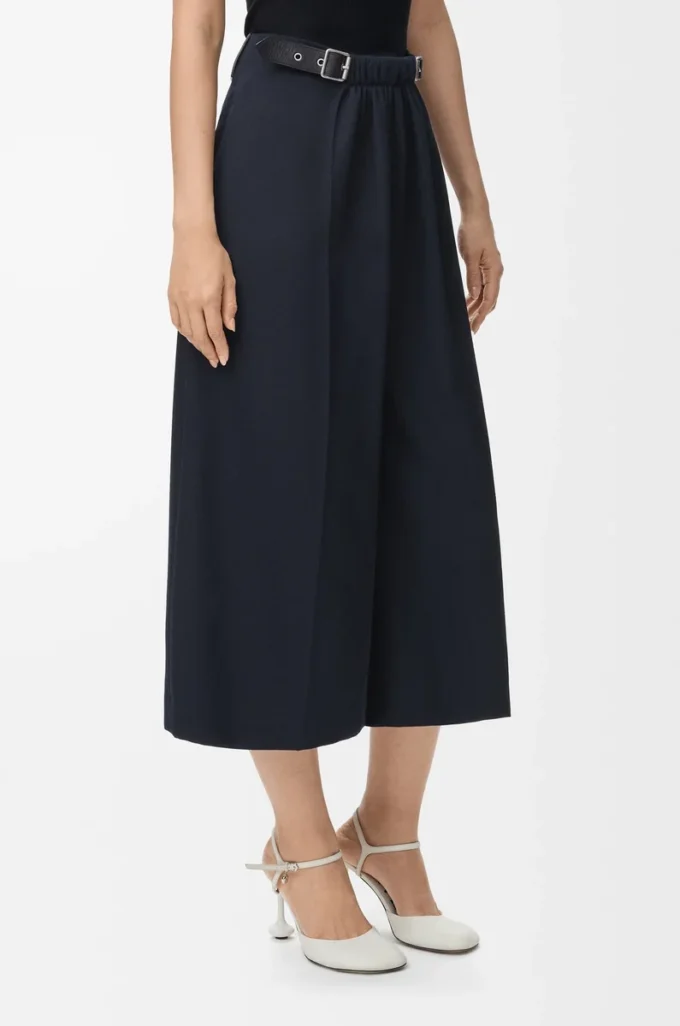 Pantaloni corti con cintura in lana blu navy