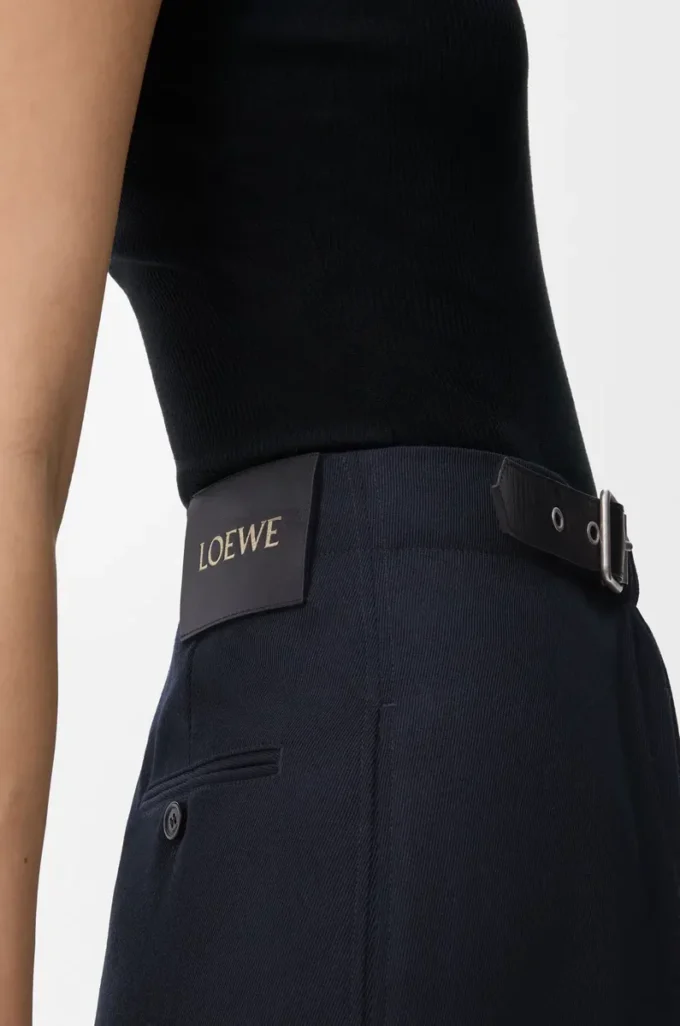 Pantaloni corti con cintura in lana blu navy