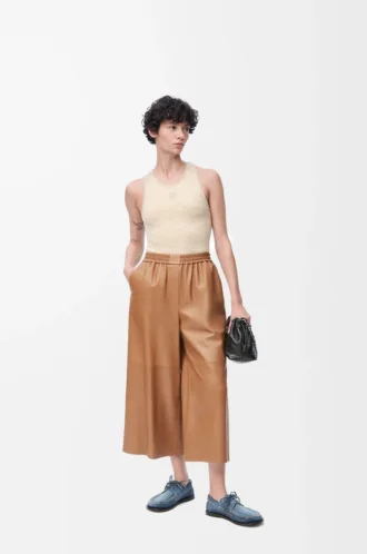 Pantaloni cropped in nappa di agnello color caramello