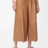 Pantaloni cropped in nappa di agnello color caramello